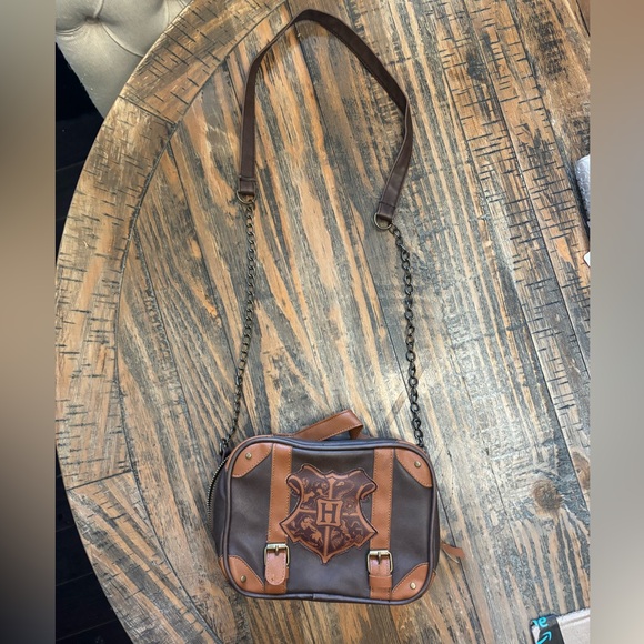 Hogwarts Harry Potter Crossbody Bag - Picture 4 of 6